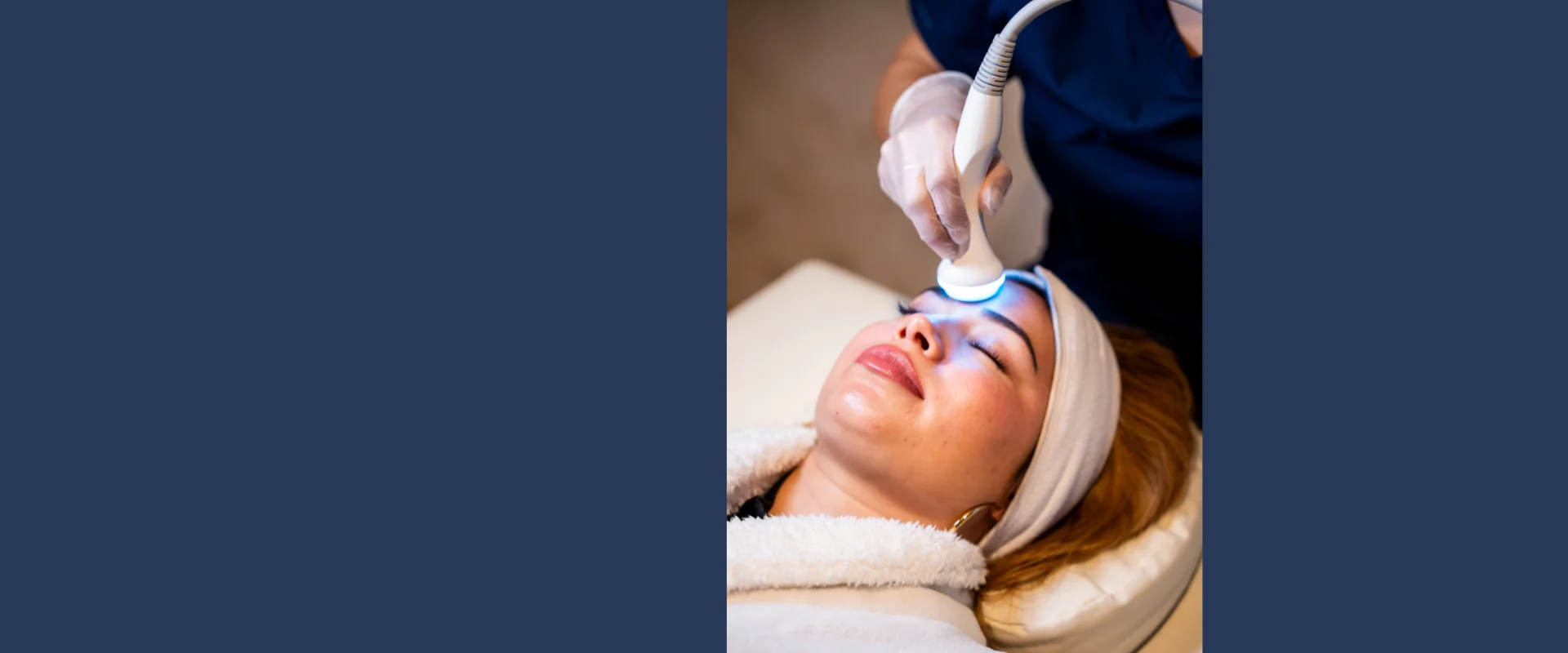 Limpieza facial premium con equipo de luz en Clínica Beauty Line, La Serena